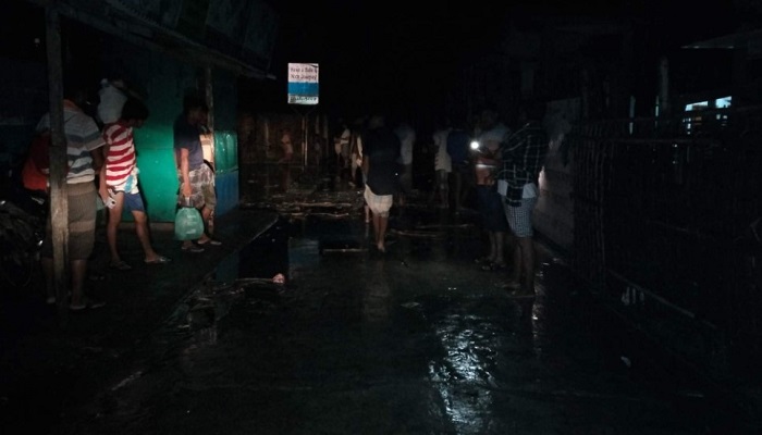 সেন্টমার্টিনে পানি বাড়ছে, আশ্রয় কেন্দ্রে উপকূলবাসী