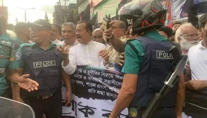 গাজীপুরে পুলিশ-বিএনপির সংঘর্ষ, গুলিবিদ্ধ ৫