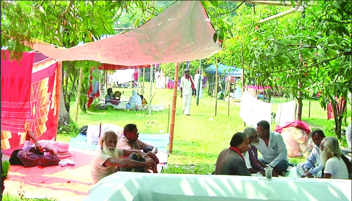 ছেঁউড়িয়ায় বসেছে সাধুর মেলা