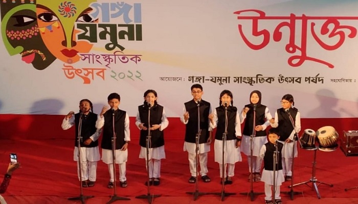 উৎসব উৎসবে বৃহস্পতি ছিল তুঙ্গে