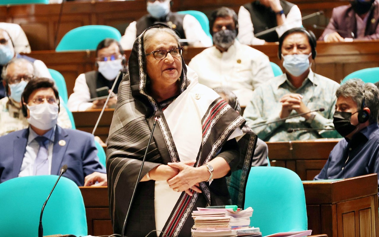 আওয়ামী লীগ সবার হাতে নির্যাতিত