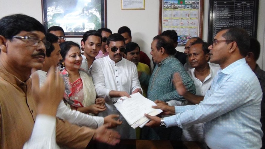ম‌নোনয়নপত্র জমা দি‌লেন সাজেদা পুত্র লাবু