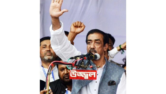 আকাশে শকুন উড়ছে