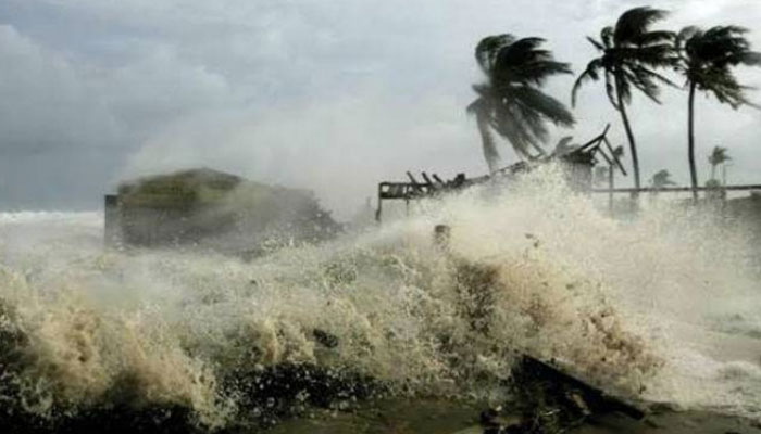 ধেয়ে আসছে সিত্রাং, সর্তক উপকূলবাসী