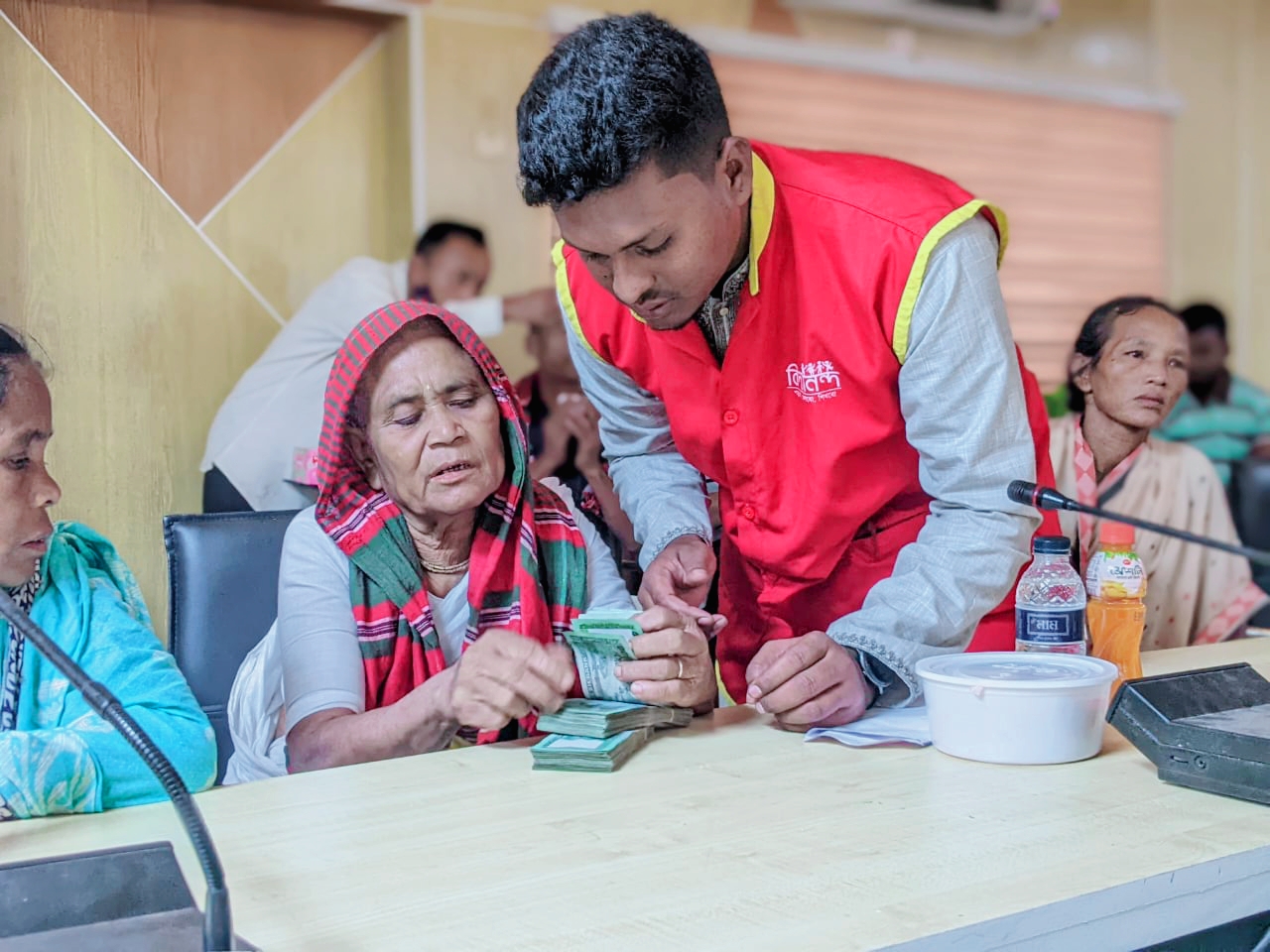 পঞ্চগড়ের নৌ দুর্ঘটনায় নিহত পরিবারের পাশে বিদ্যানন্দ