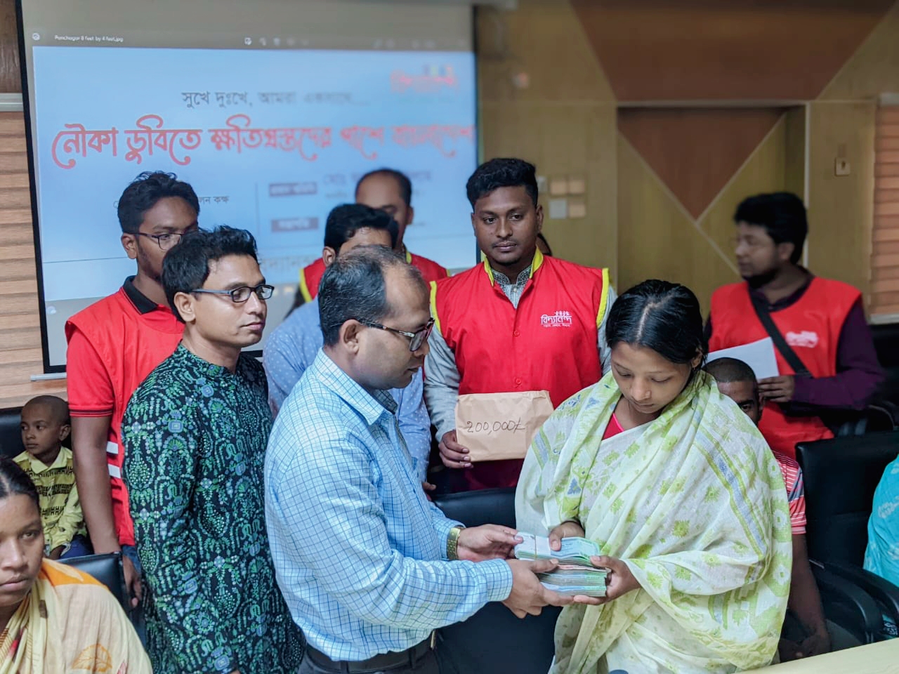 পঞ্চগড়ের নৌ দুর্ঘটনায় নিহত পরিবারের পাশে বিদ্যানন্দ