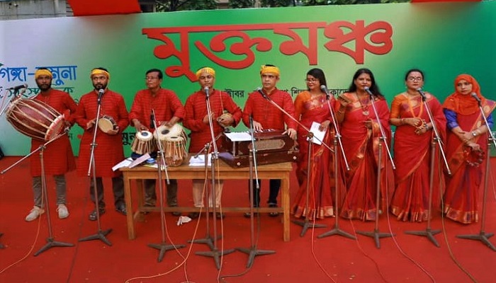 আকাশজুড়ে মেঘ তবু ছন্দে মেতেছে সংস্কৃতিপ্রেমীরা
