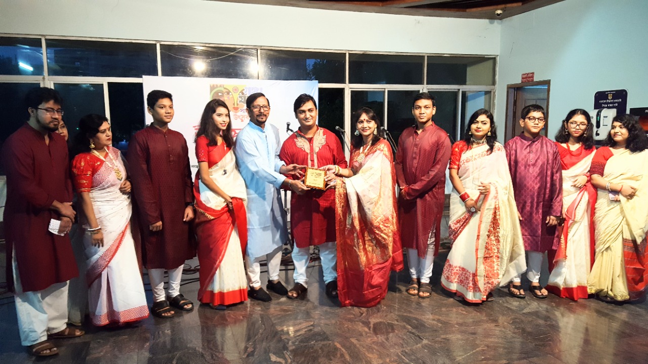 বাইরে সিত্রাংয়ের দাপাদাপি ভেতরে সুরের ধারা