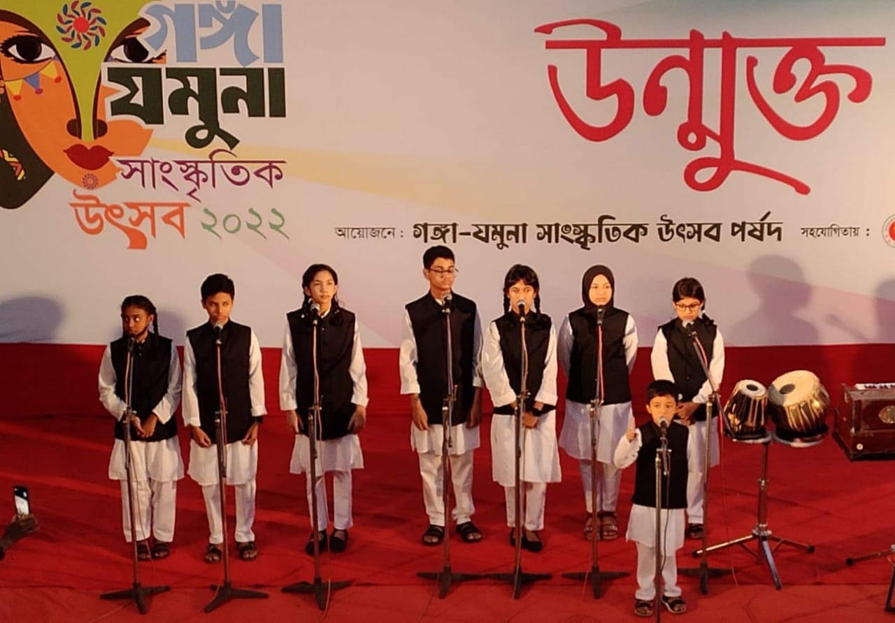 উৎসব উৎসবে বৃহস্পতি ছিল তুঙ্গে