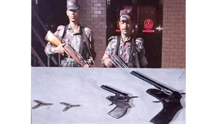 বেনাপোলে ২টি পিস্তল ও ৬ রাউন্ড গুলি উদ্ধার