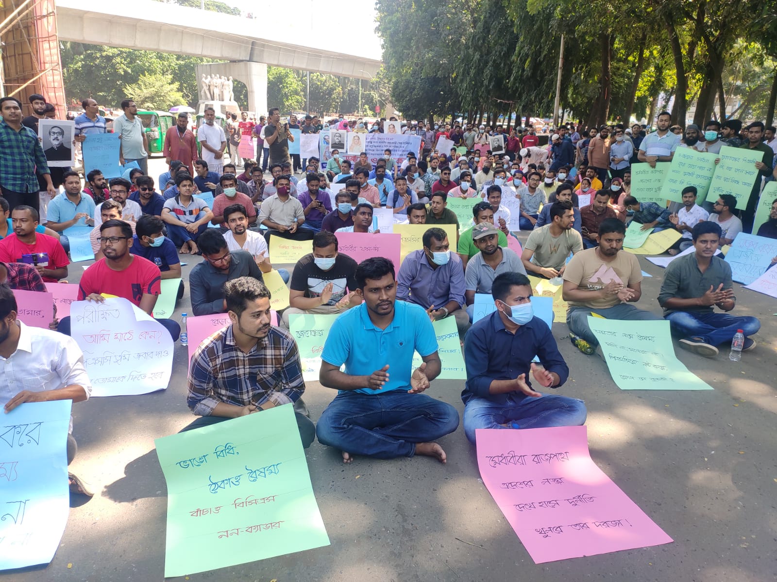 ছয় দফা দাবিতে নন-ক্যাডারদের মানববন্ধন