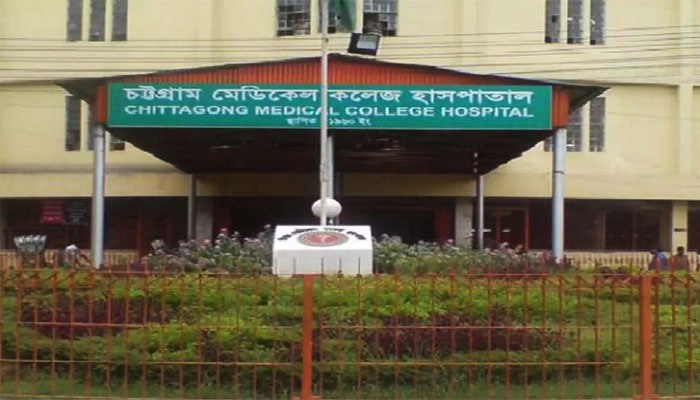 চমেক হাসপাতাল থেকে ৪ দালাল আটক