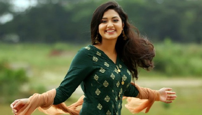 ‘আরও এক পৃথিবী’ নিয়ে বড় পর্দায় আসছে ফারিন