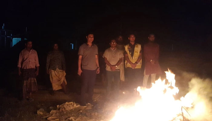১৭ জেলে আটক, চার লাখ মিটার কারেন্ট জাল জব্দ 