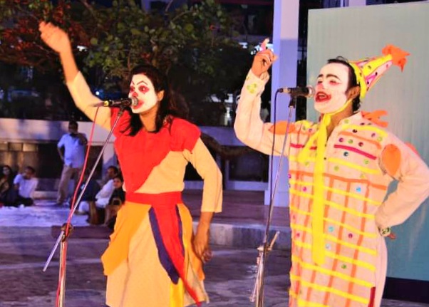 উৎসবের রঙে রাঙানো ছুটির সন্ধ্যা