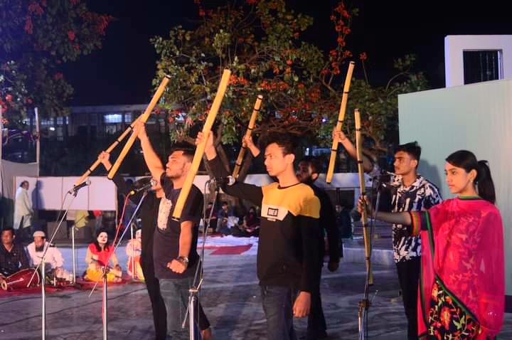 উৎসবের রঙে রাঙানো ছুটির সন্ধ্যা