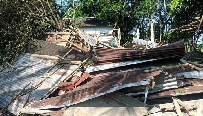 শান্তিগঞ্জে ঘুর্ণিঝড়ের তাণ্ডবে নিঃস্ব শতাধিক পরিবার