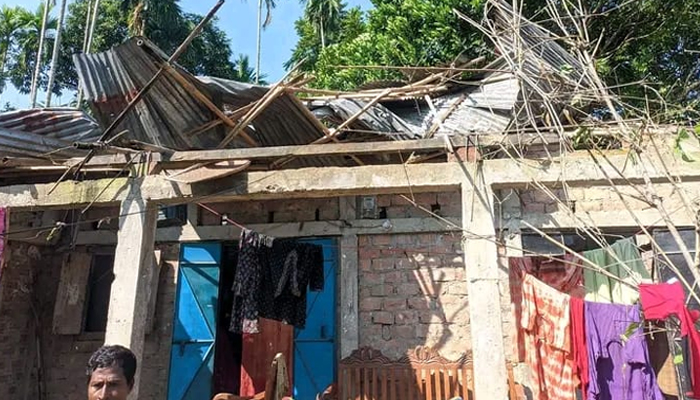 শান্তিগঞ্জে ঘুর্ণিঝড়ের তাণ্ডবে নিঃস্ব শতাধিক পরিবার