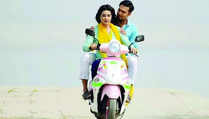 ৩০ প্রেক্ষাগৃহে ‘যাও পাখি বলো তারে’
