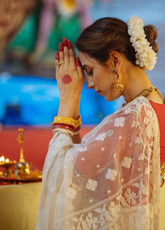 ঠাকুরের কাছে প্রার্থনা ‘দামাল’ যেন হিট হয়
