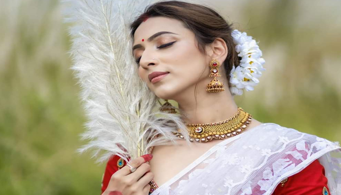 ঠাকুরের কাছে প্রার্থনা ‘দামাল’ যেন হিট হয়