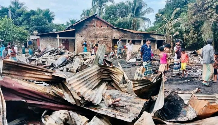 শান্তিগঞ্জে স্বপ্ন পুড়লো ১০ পরিবারের