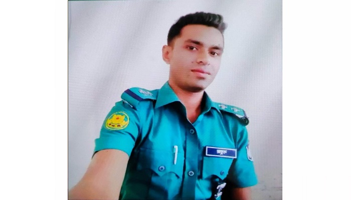 নরসিংদীতে সড়ক দুর্ঘটনায় এক পুলিশ সদস্য নিহত