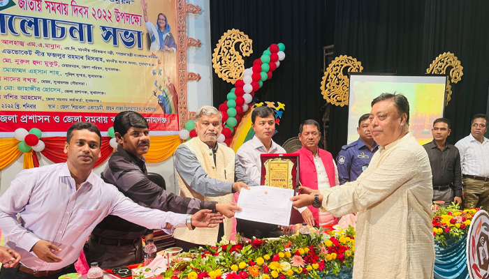 ছাতকের অলিউর রহমান বকুল শ্রেষ্ঠ সমবায়ী