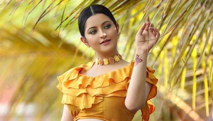 মধ্যরাতে মিমকে শাসালেন পরী মণি