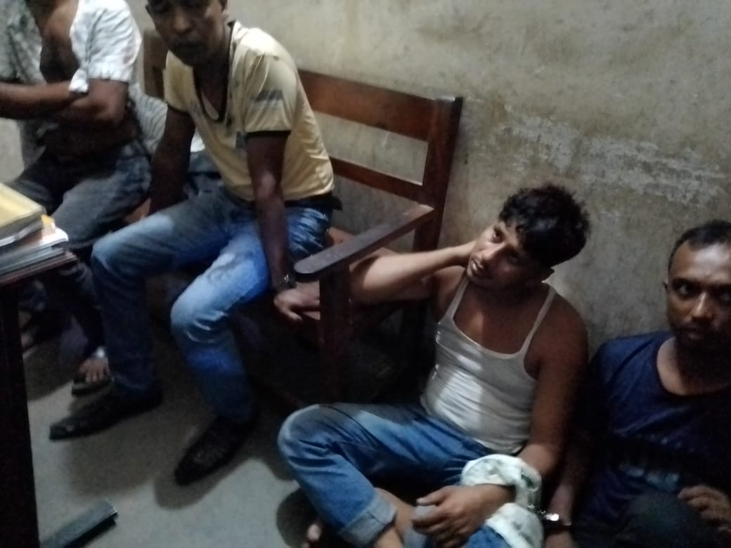 ঈশ্বরগঞ্জে ৪ ভুয়া ডিবি পুলিশ আটক