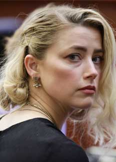 কেন টুইটার বন্ধ করলেন হলিউডের অ্যাম্বার হার্ড