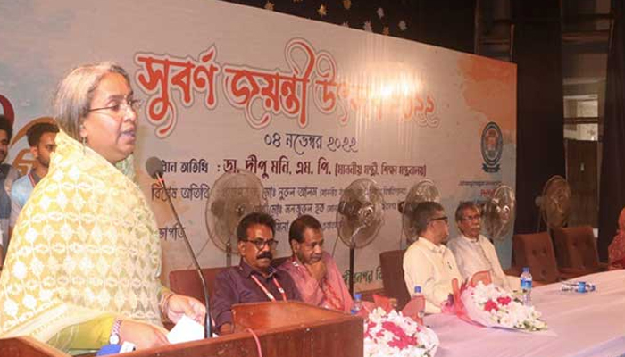 বিশ্ববিদ্যালয় ভর্তিতে বয়সের দেয়াল তুলে দিতে হবে