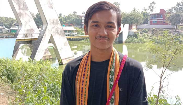 প্লাস্টিকের ভয়াবহতা বোঝাতে পদব্রজে বাংলাদেশে ভারতীয় যুবক