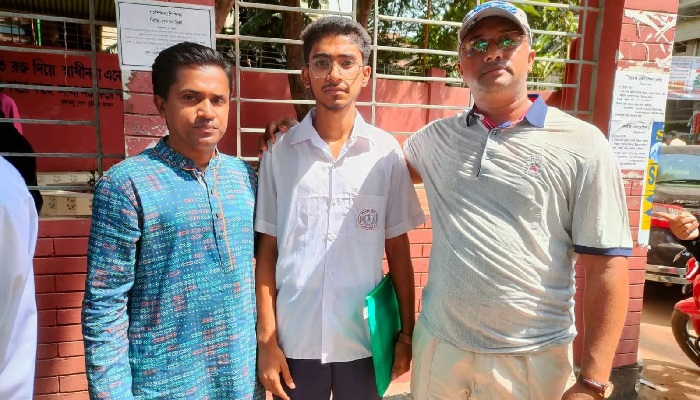 বাবার লাশ বাড়িতে রেখে পরীক্ষা, মিরাজ পেল জিপিএ-৫