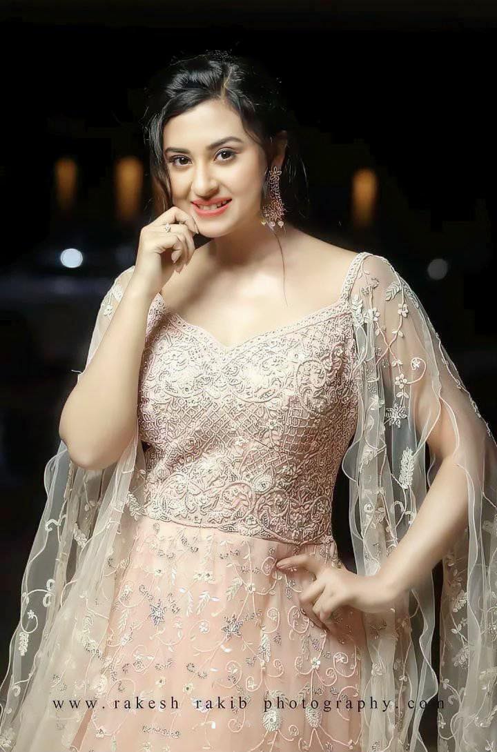 সংবাদ পাঠিকা থেকে নায়িকা বুবলি: রোমাঞ্চে ভরা জীবন