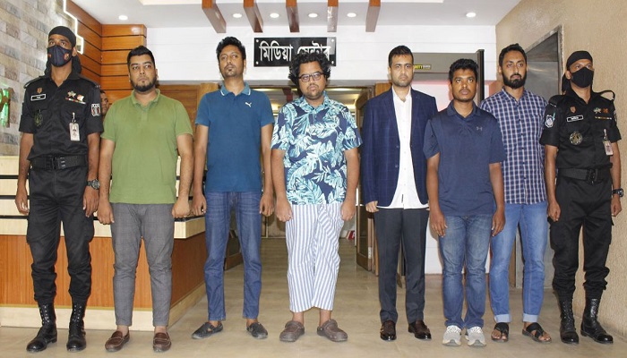 অনলাইন জুয়ায় টাকা পাচার, মূল হোতাসহ গ্রেপ্তার ৬