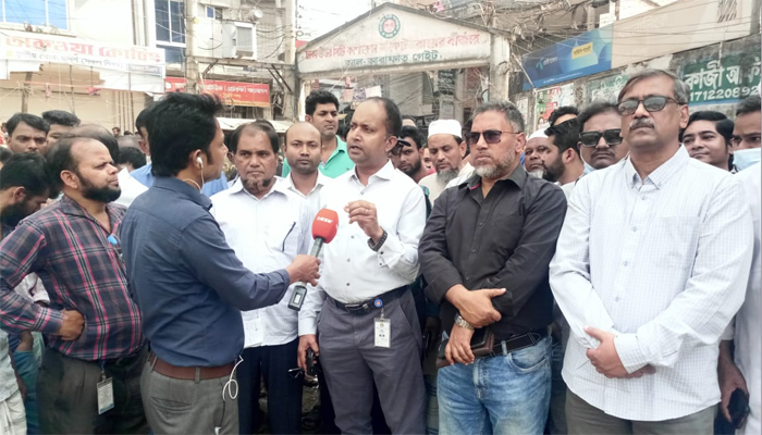 ডিএনসিসির রায়েরবাজার মার্কেটে শতাধিক দোকান উচ্ছেদ