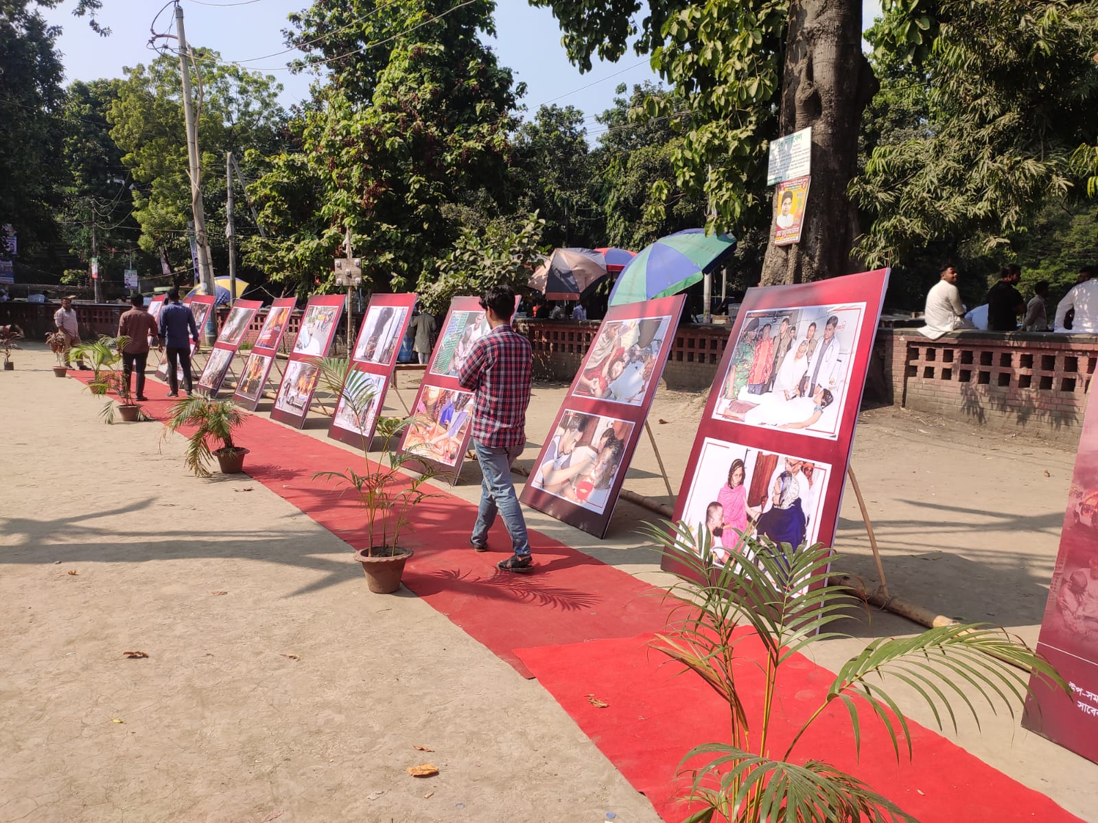 অগ্নিসন্ত্রাসের বিরুদ্ধে ঢাবিতে আলোকচিত্র প্রদর্শনী