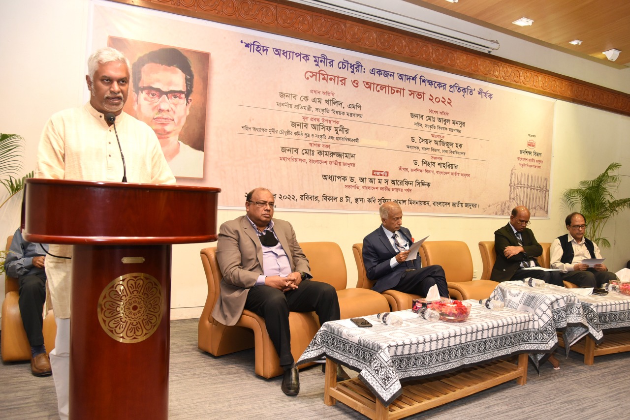 মুনীর চৌধুরী একজন প্রতিভাবান মানুষ ছিলেন