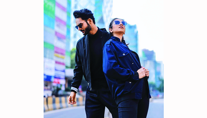 শীতের জ্যাকেট নিয়ে ফিওনা
