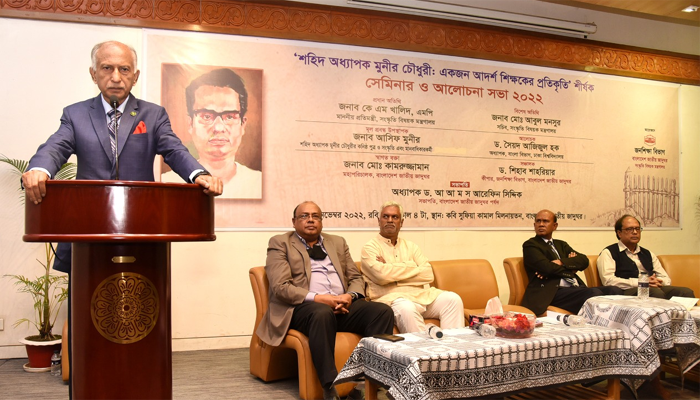 মুনীর চৌধুরী একজন প্রতিভাবান মানুষ ছিলেন