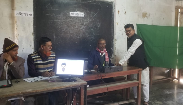 সাদুল্লাপুরের ৩ ইউনিয়নে ভোটগ্রহণ চলছে