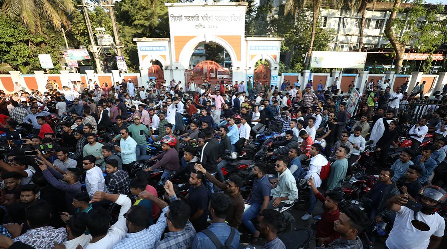 সমাবেশস্থলের কাছে ছাত্রলীগের ‘মহড়া’