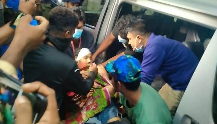 গুলিবিদ্ধ র‌্যাব সদস্য হেলিকপ্টারে ঢামেকে