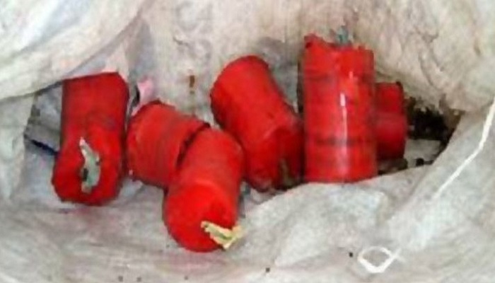 চাটমোহরে ককটেল বিস্ফোরণ, ৪টি জব্দ