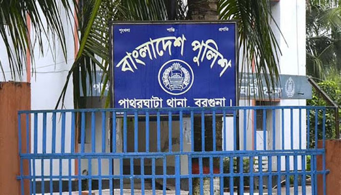 পাথরঘাটায় বিএনপি নেতাকর্মীর বাড়িতে তল্লাশি, আটক ২