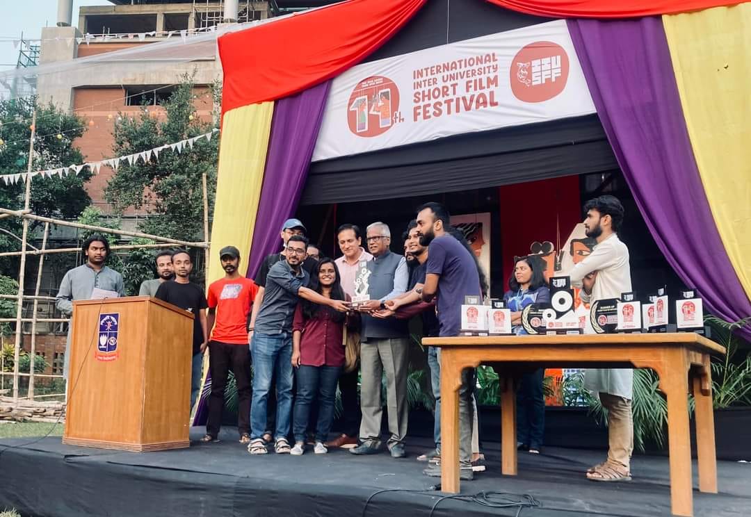 তারেক মাসুদ বেস্ট এমার্জড ডিরেক্টর পুরস্কার পেলেন বিজয়