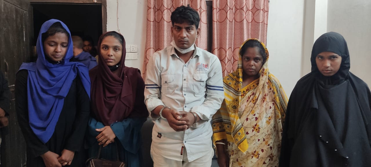 ভোটার হতে এসে দালাল ও রোহিঙ্গা নারীসহ আটক ৫