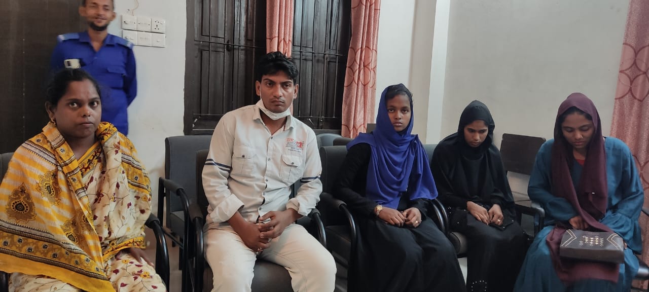 ভোটার হতে এসে দালাল ও রোহিঙ্গা নারীসহ আটক ৫