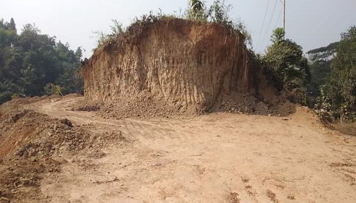 রামগড়ে পাহাড় গিলে খাচ্ছে প্রভাবশালীরা